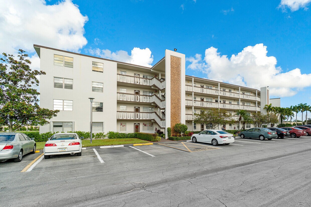 3014 Hythe A, Boca Raton, FL 33434 Condo for Rent in Boca Raton, FL