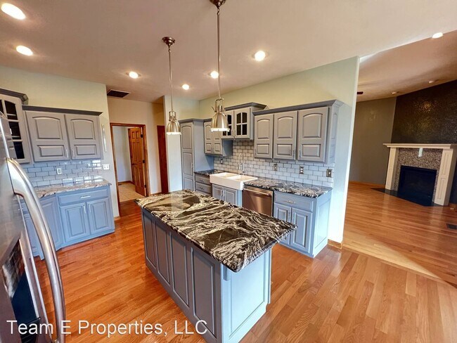 Foto del edificio - 4 br, 3 bath House - 1452 N. Marlowe Ave.