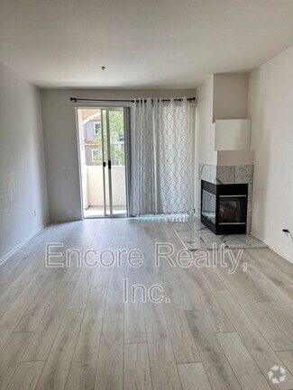 Building Photo - 680 Camino De La Reina