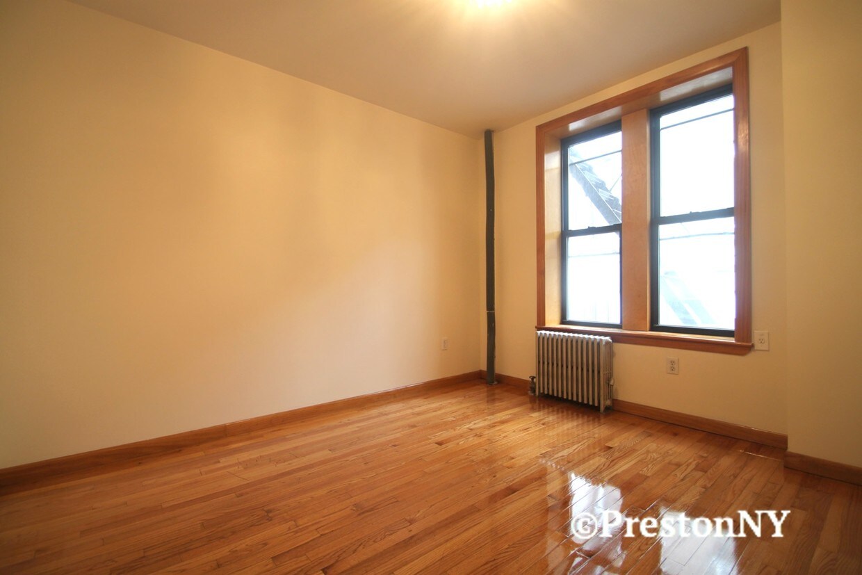 Primary Photo - 106 Mulberry St