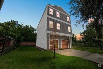 Building Photo - 955 Elkhart St