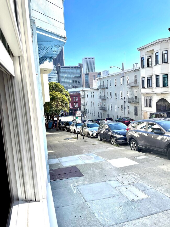 Foto del edificio - 1052 Montgomery St