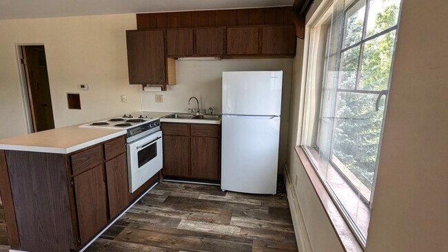 Building Photo - 123 W Colby St