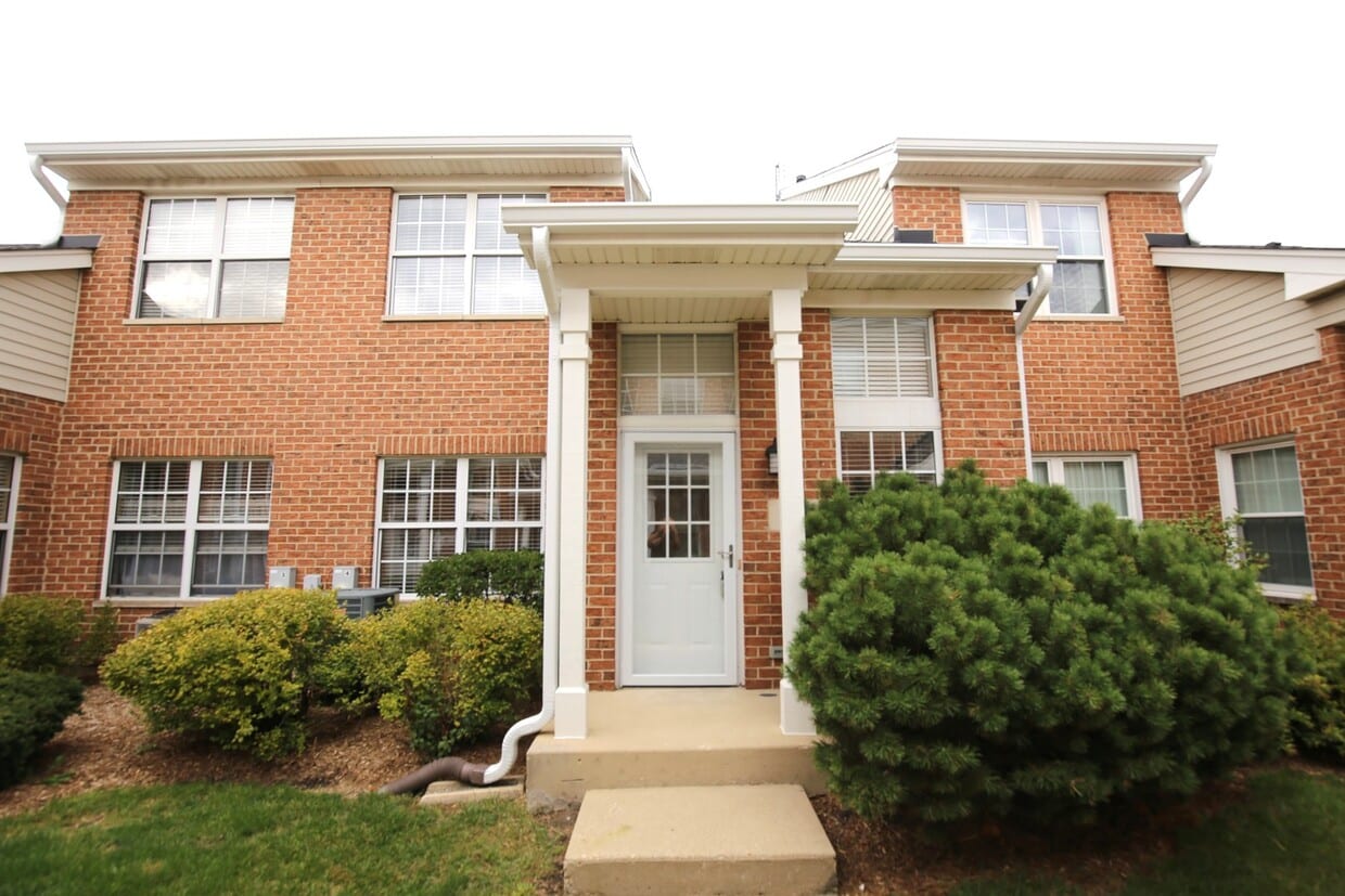 6 Dewalt Ct, Elmhurst, IL 60126 Townhome Rentals in Elmhurst IL