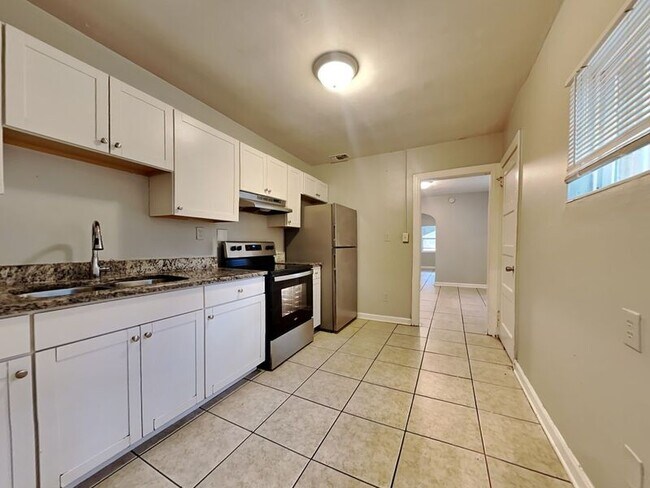 Foto del edificio - 2598 Broadway Ave