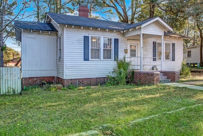 Building Photo - Beautiful Single Family house near downtow...