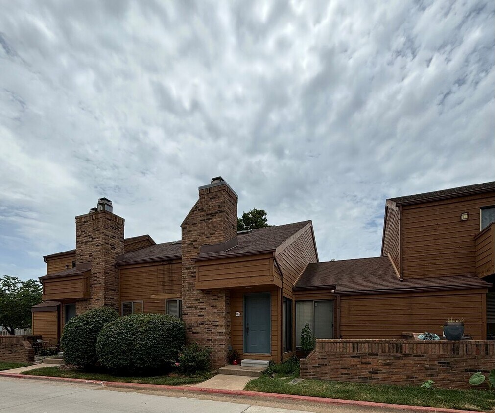 Primary Photo - Peach Tree Village
