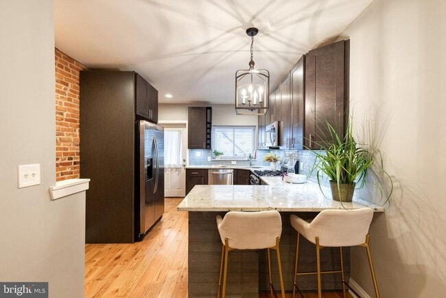 Building Photo - 626 S Curley St