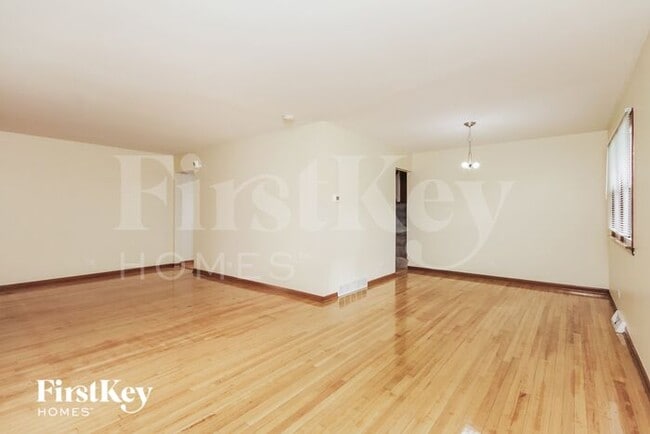 Building Photo - 3320 191st St