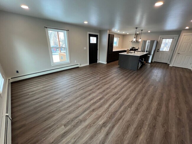 Building Photo - 2 Bed 1 Bath Fully Remodeled Home W/ Detached Garage and Many Amenities