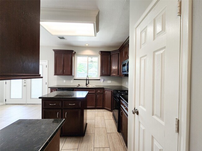 Building Photo - 7206 Bethany Bay Dr