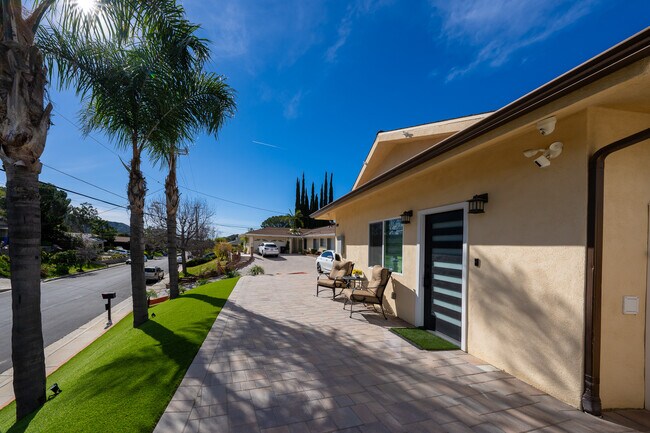 Building Photo - 6907 Estepa Dr