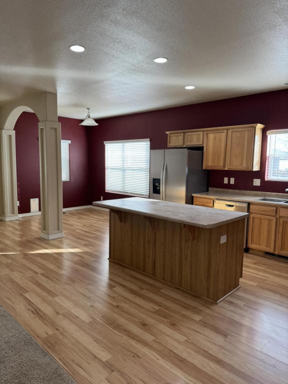 Building Photo - 784 Dutton St