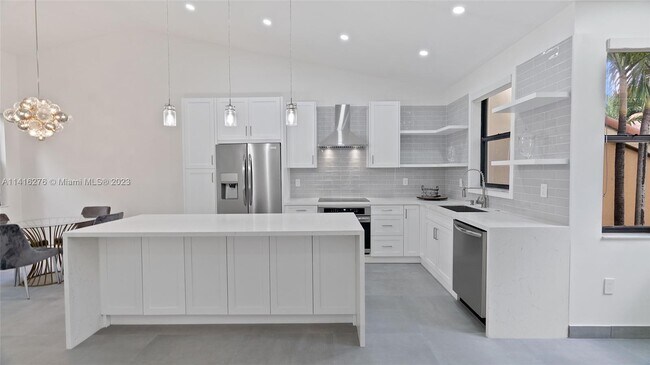 Building Photo - 15533 N Miami Lakeway