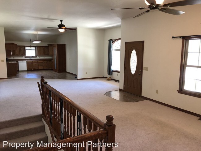 Building Photo - 4 br, 2 bath House - 2 Kansas Ct.