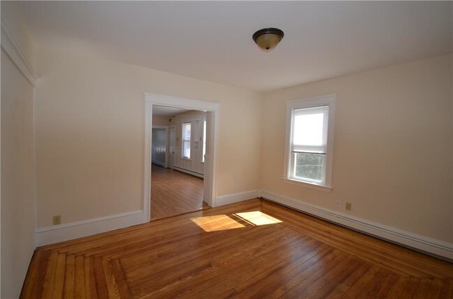 Building Photo - 818 Bernon St