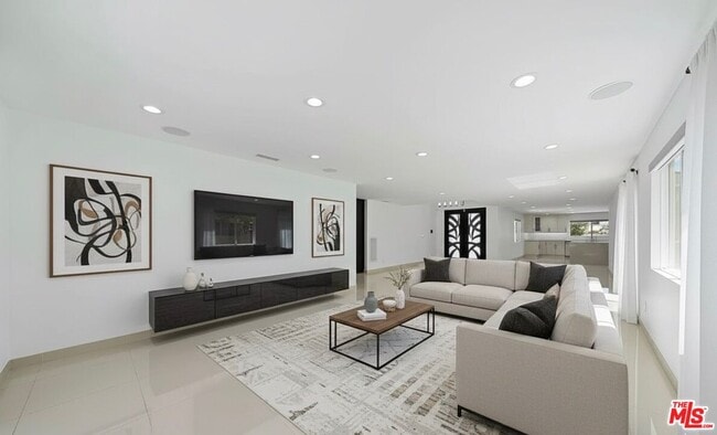 Foto del edificio - 6243 Berquist Ave