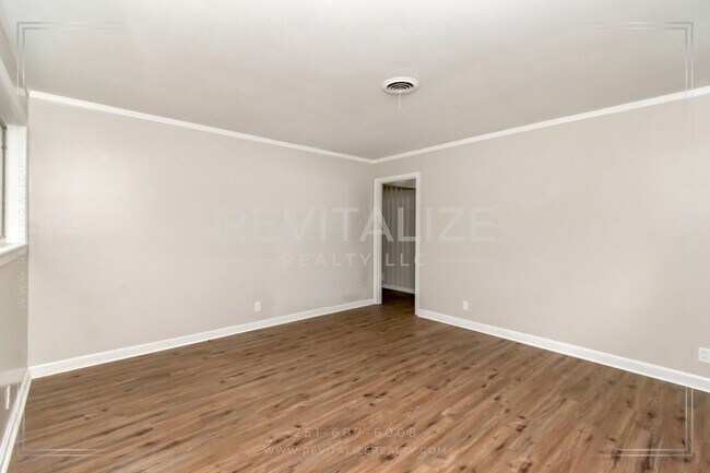 Foto del edificio - Updated 2 Bed/1 Bath Home in Mobile! **Plus a FREE 50" Smart TV!**