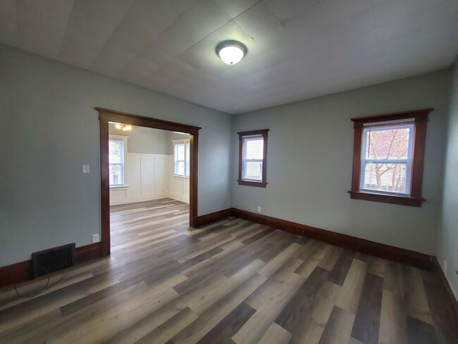 Building Photo - FOR RENT- 416 Riehl-Newly Remodeled! Pets ...