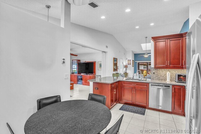 Building Photo - 6099 Waldwick Cir