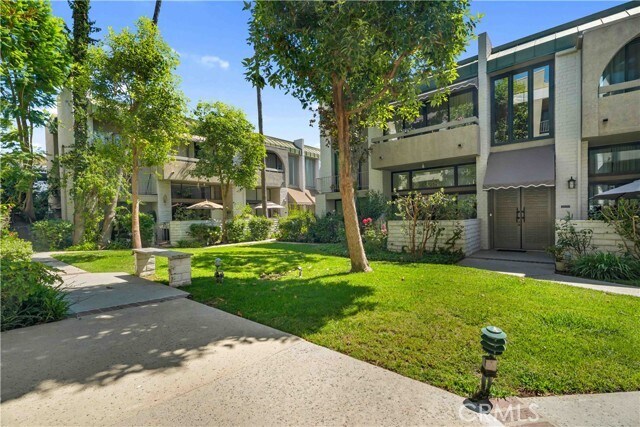 Foto del edificio - 5340 Yarmouth Ave