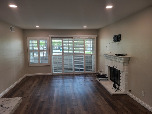 Building Photo - 8805 Berkshire Way