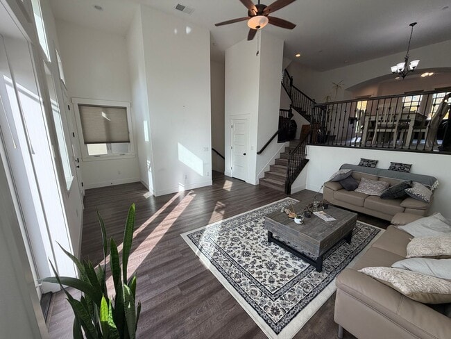 Building Photo - 3 Bedroom | 2.5 Bathroom | Crocker Village House