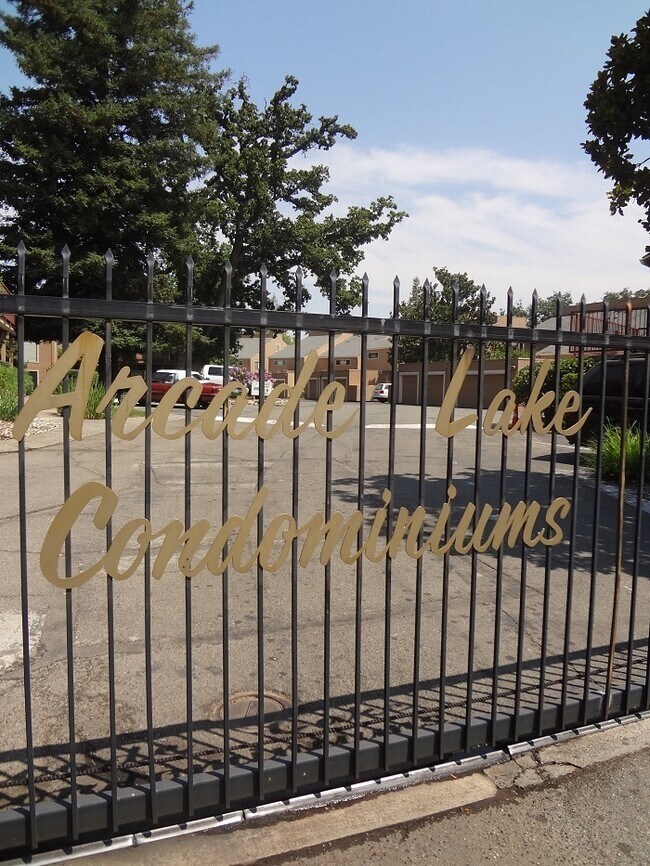 Foto del edificio - AVAILABLE NOW! Beautiful 2 Bedroom 2 Bath Condo in Citrus Heights!!!