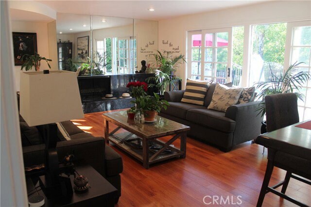 Foto del edificio - 4527 Stark Ave