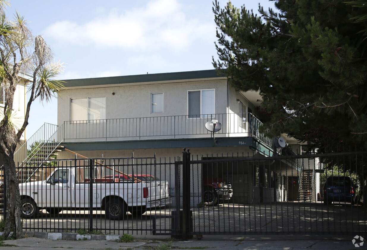 Primary Photo - 984 34th St