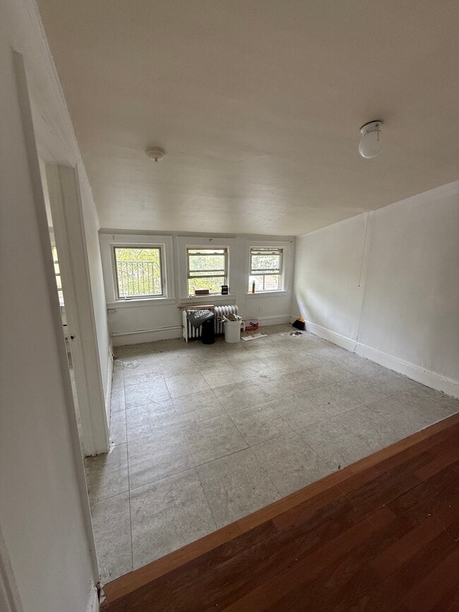 Building Photo - 114 Highlawn Ave