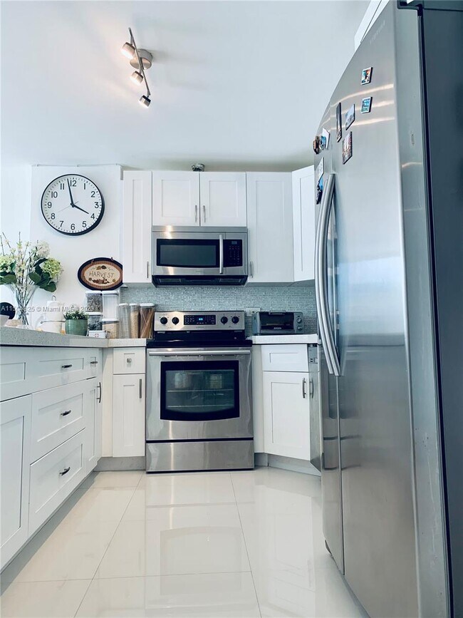 Foto del edificio - 2801 NE 183rd St
