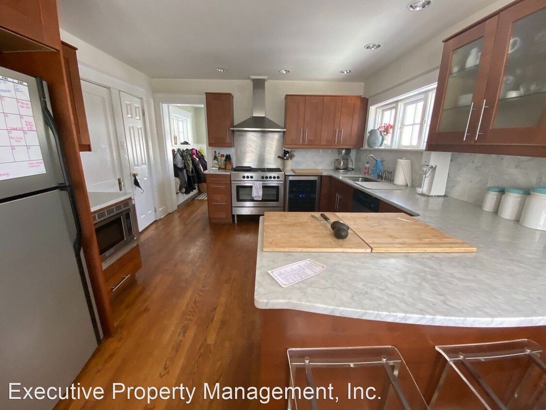 Building Photo - 4 br, 2 bath House - 225 W Wayne Ave.