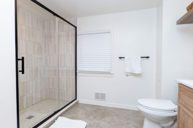 Foto del edificio - 1866 Paterson St