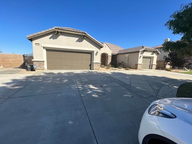 Foto del edificio - 41530 Yew St