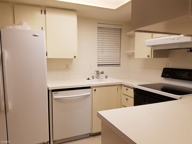 Building Photo - 2 br, 2 bath Condo - CedarCreek D101