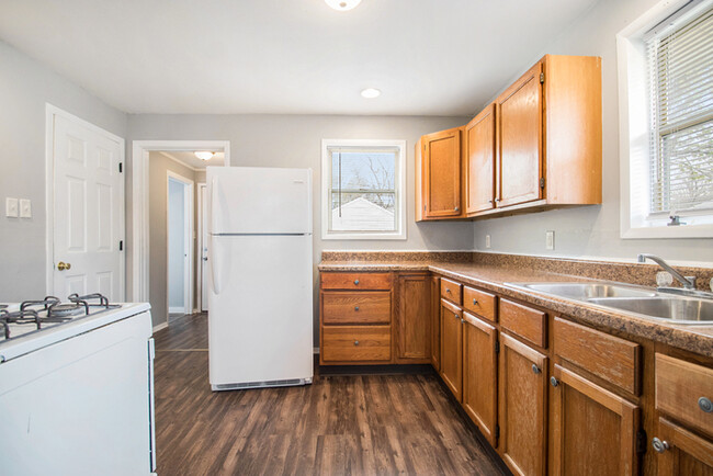 Building Photo - Cute 2 BR Near IUSB w/ Storage Room