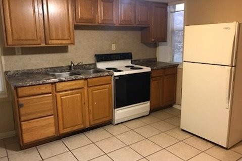 Foto principal - 825 E High St