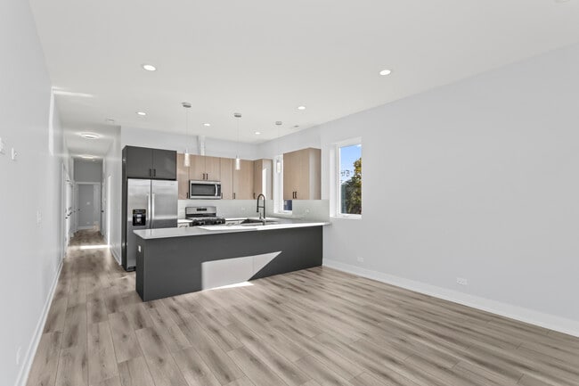 Building Photo - 6343 S Drexel Ave