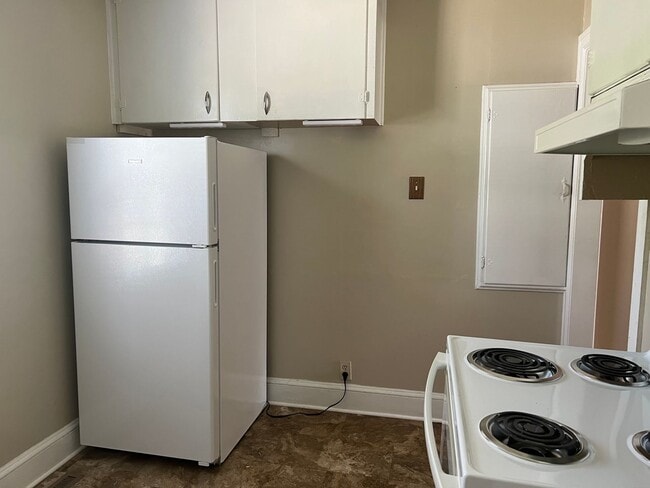Foto del edificio - 2-Bedroom, 2-Bathoom Brick Home ***RENT SP...
