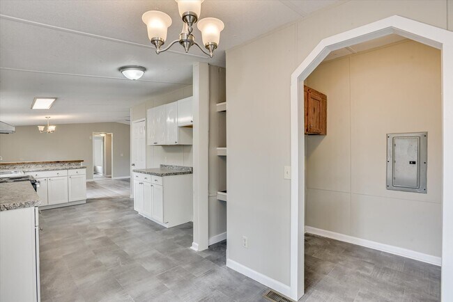 Foto del edificio - 1261 Lone Oak Ct