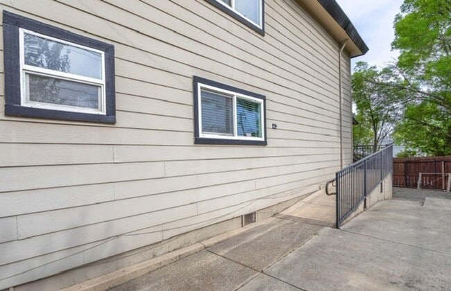 Building Photo - 2066 Placer St