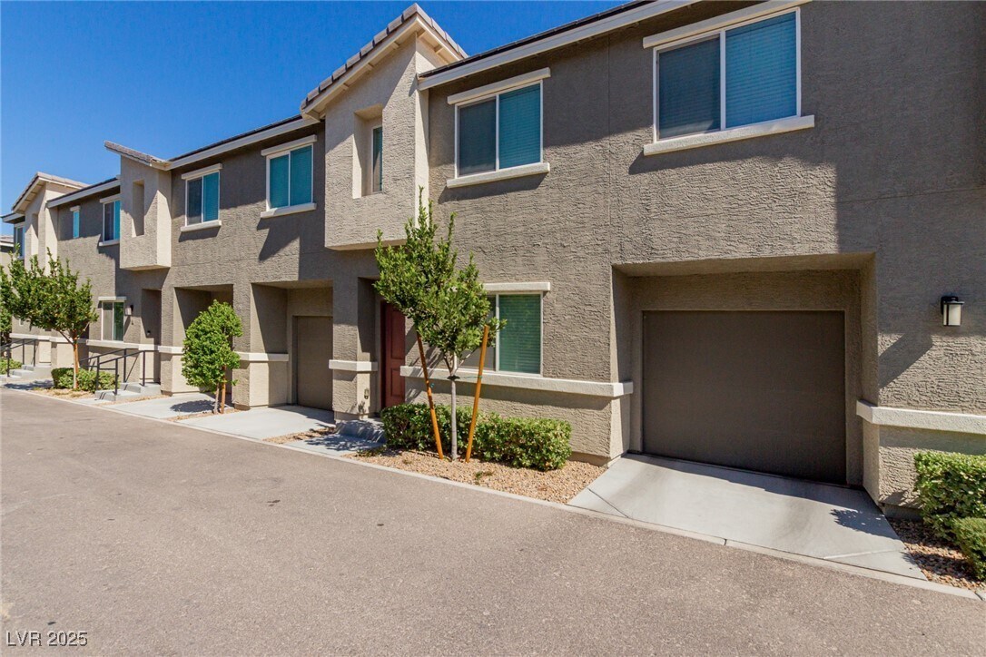 Foto principal - 12186 Scarlet Ember Rd