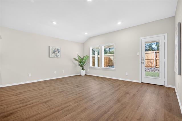 Foto del edificio - 4208 Carnation Dr