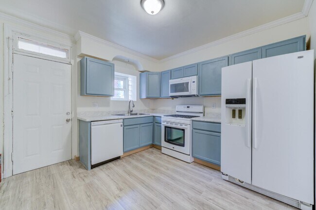 Foto del edificio - 8721 Goodfellow Blvd