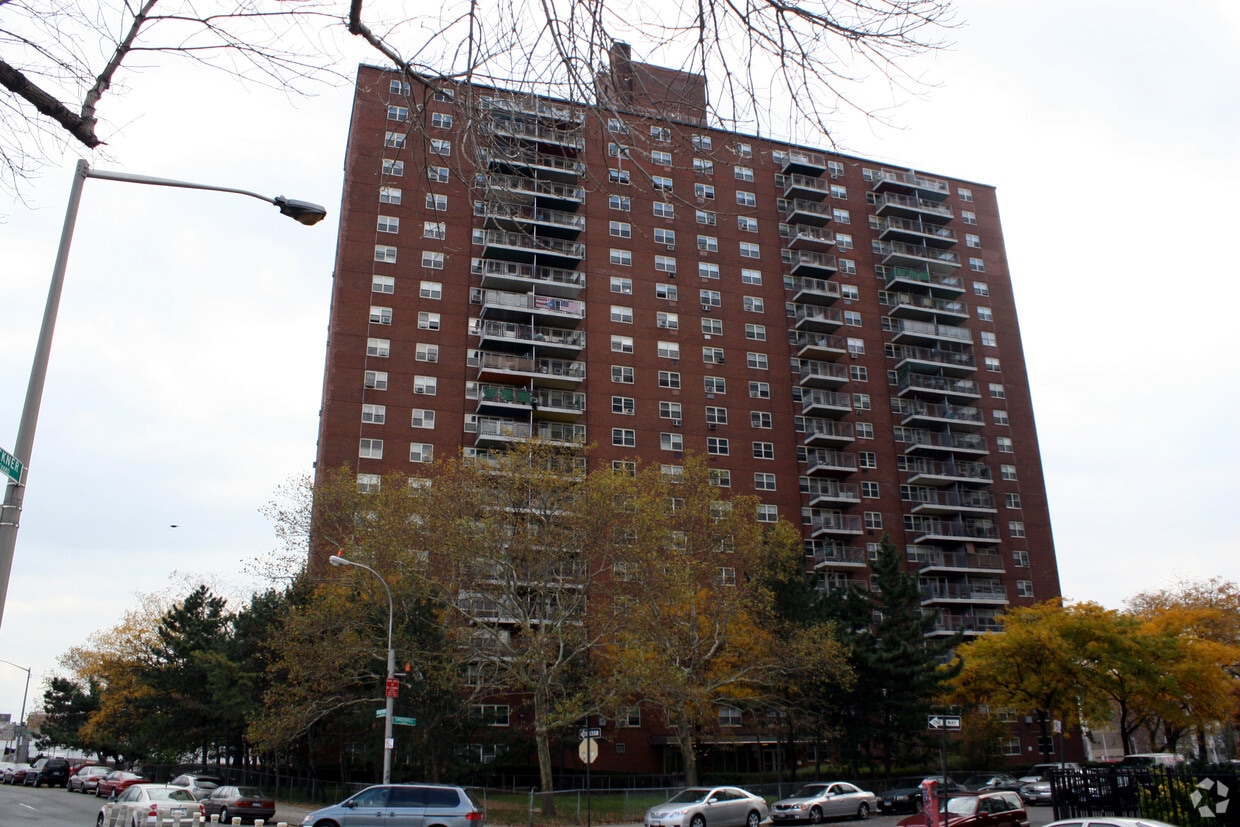 Building Photo - The Underhill Flats