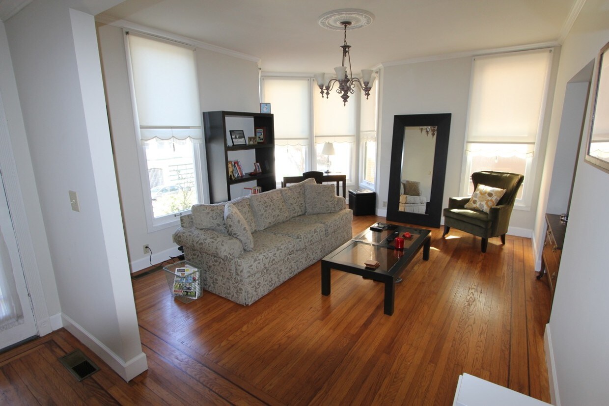 living room - 231 30th St