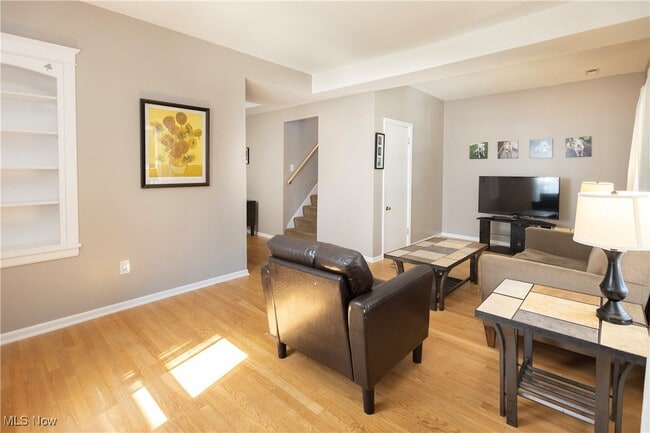 Building Photo - 1212 W 67th St
