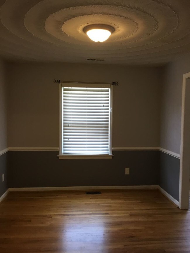 Foto del edificio - 4 br, 3 bath House - 585 Mt. Pleasant Road