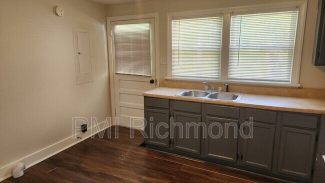 Foto del edificio - 12603 W Patrick Henry Rd